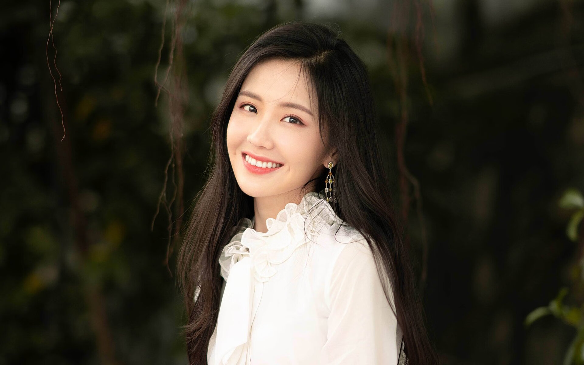 乌拉圭队在巴黎奥运会比赛中多次通过中路渗透得分乌拉圭队在巴黎奥运会比赛中展现出快速反击战术