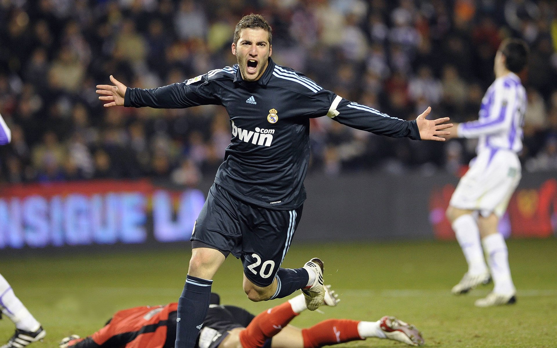 开云全站-欧洲杯争冠夜：战略、技巧、激情的巅峰对决，欧洲杯冠军之争