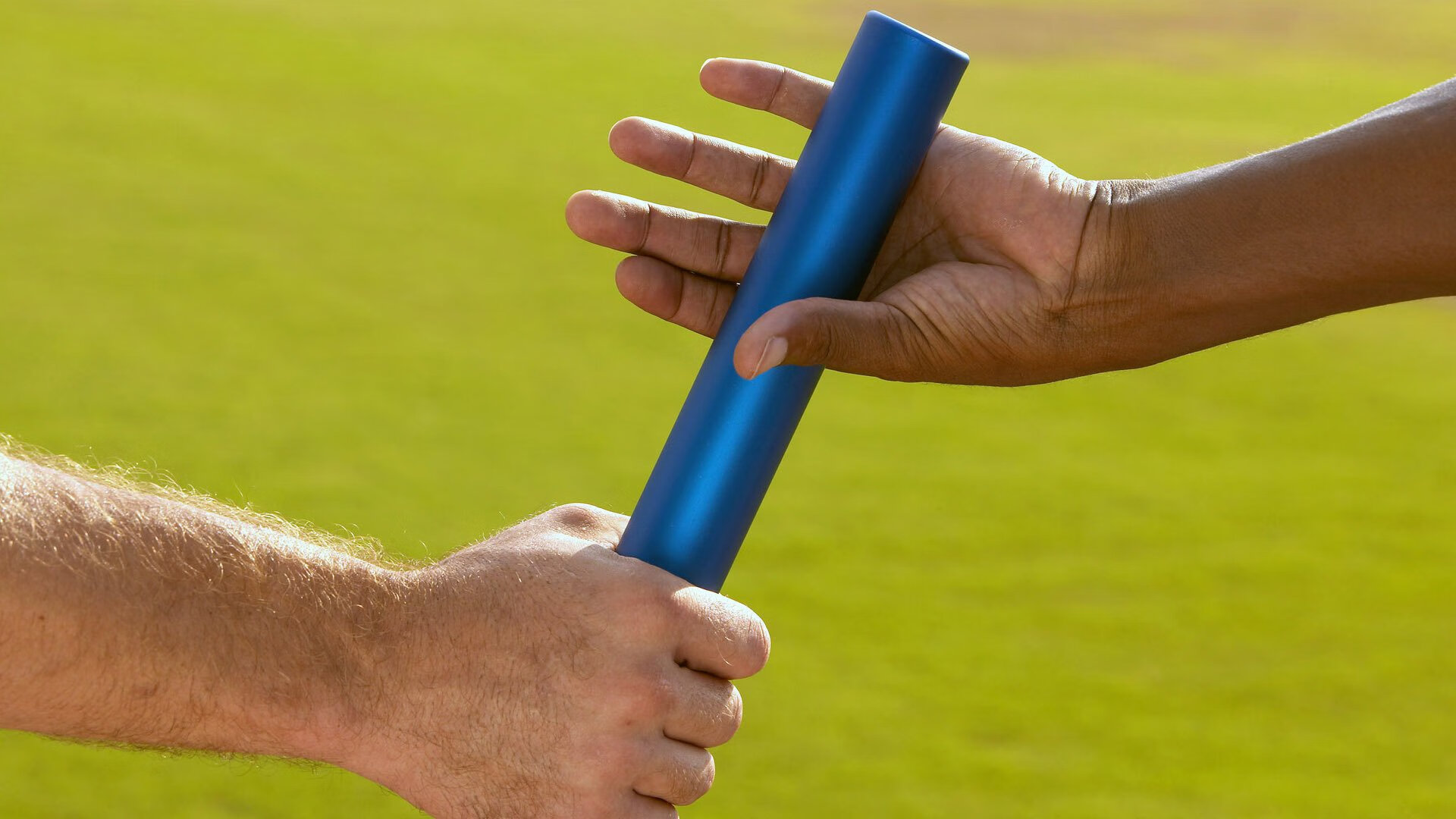 开云官网登录-英国男泳队自由泳出发速度领先，英国自由泳接力